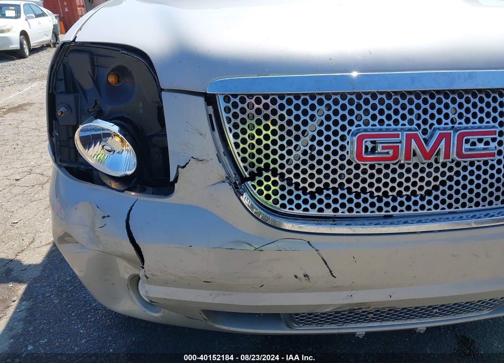 2007 GMC YUKON DENALI VIN: 1GKFK63837J310175