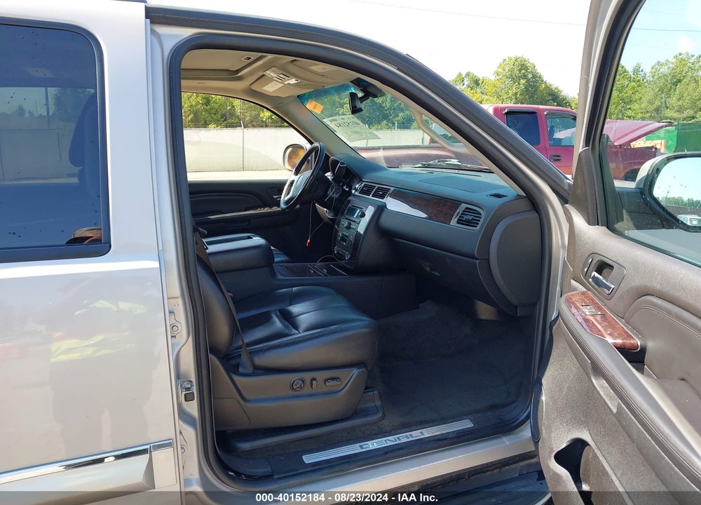 2007 GMC YUKON DENALI VIN: 1GKFK63837J310175