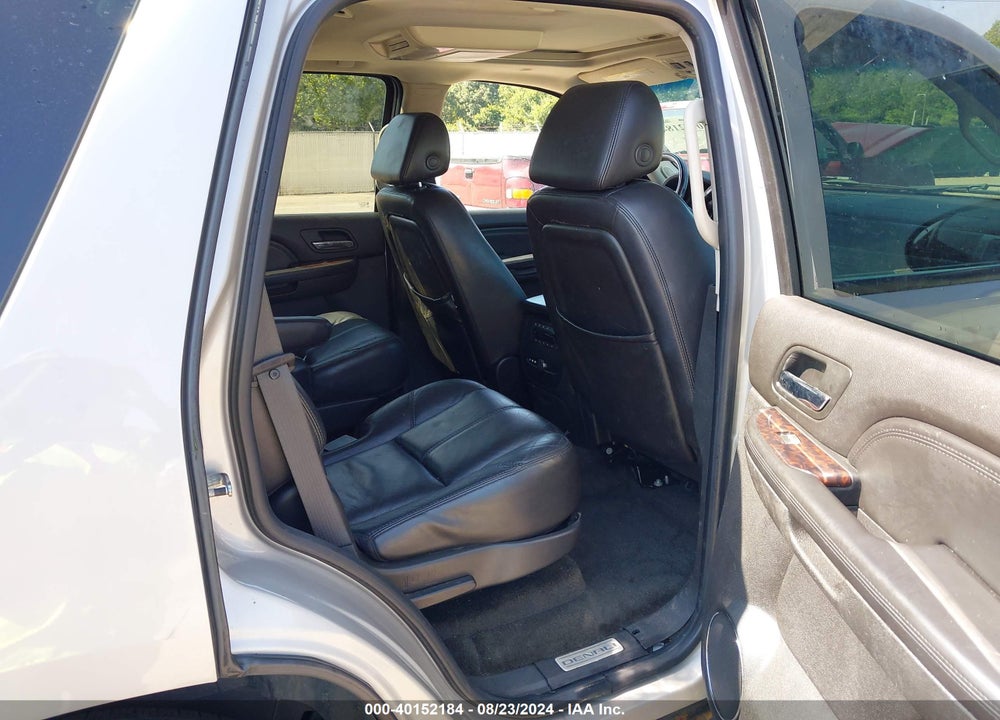 2007 GMC YUKON DENALI VIN: 1GKFK63837J310175
