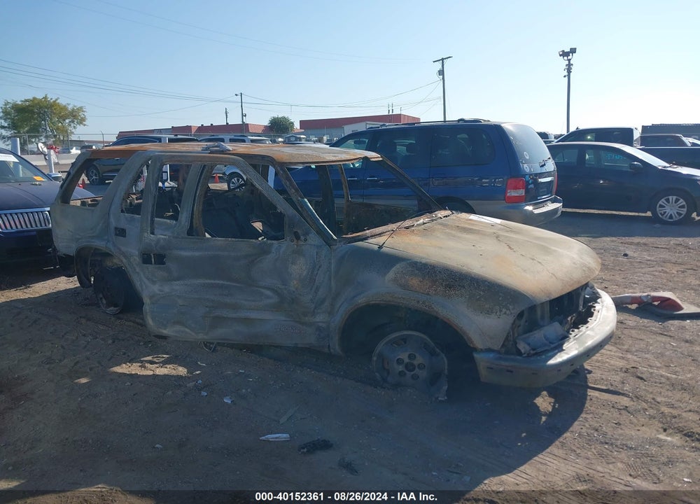1998 CHEVROLET BLAZER LS VIN: 1GNDT13W0W2145672