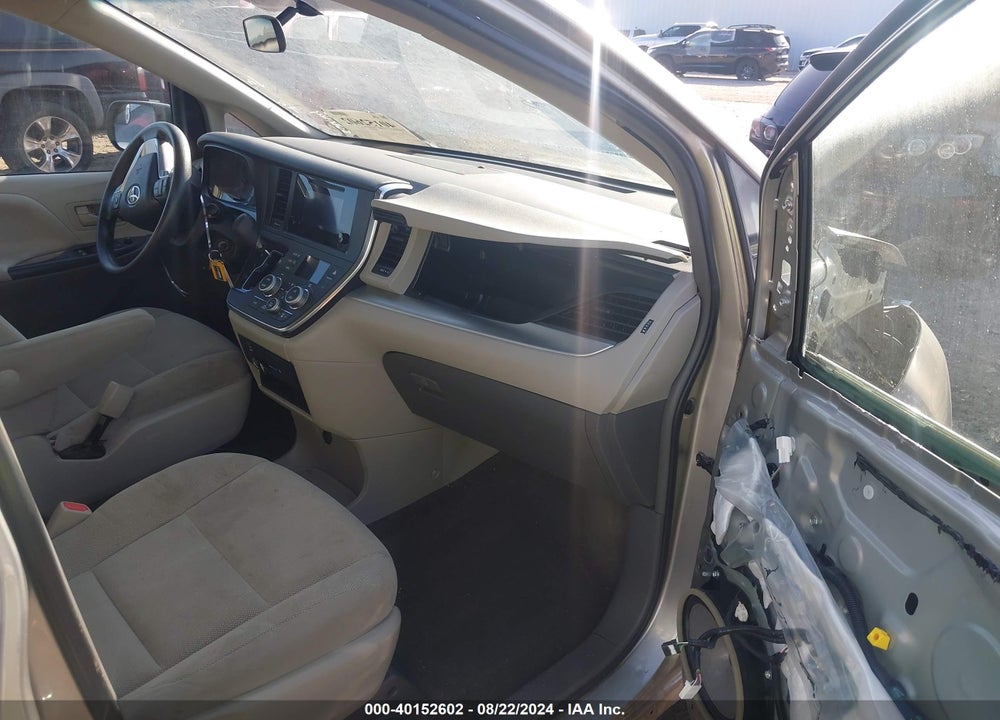 2017 TOYOTA SIENNA L 7 PASSENGER VIN: 5TDZZ3DC6HS878589