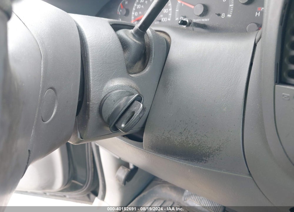 2002 FORD F-150 LARIAT/XLT VIN: 1FTRW08LX2KA23460