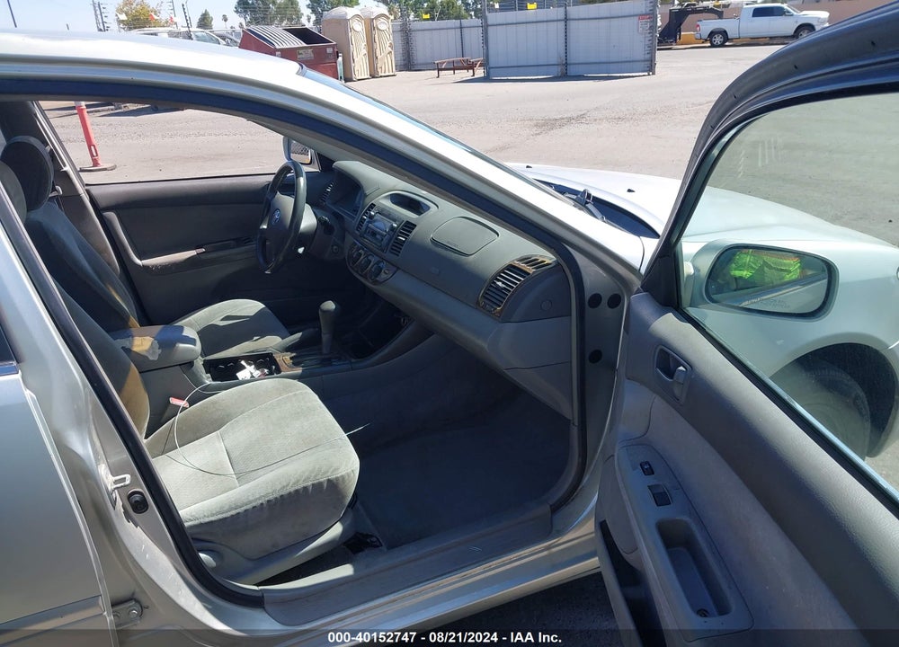 2002 TOYOTA CAMRY LE VIN: JTDBE32K720054683