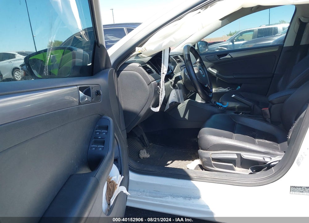 2015 VOLKSWAGEN JETTA 2.0L TDI SE VIN: 3VWLA7AJ0FM422413