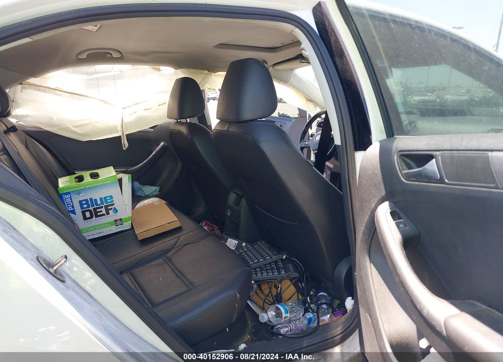 2015 VOLKSWAGEN JETTA 2.0L TDI SE VIN: 3VWLA7AJ0FM422413