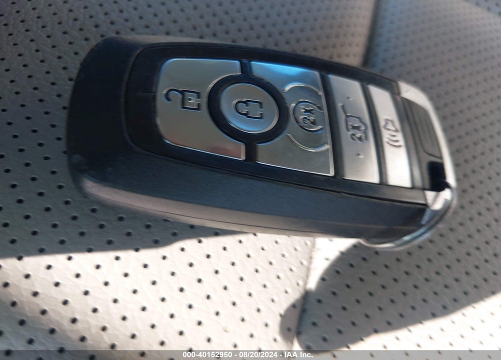 2021 FORD EXPEDITION XLT VIN: 1FMJU1HTXMEA57243