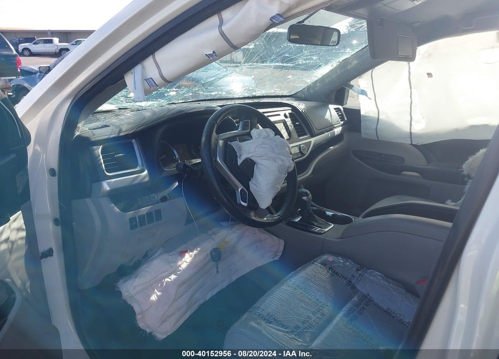 2014 TOYOTA HIGHLANDER LE PLUS V6 VIN: 5TDZKRFH9ES018925