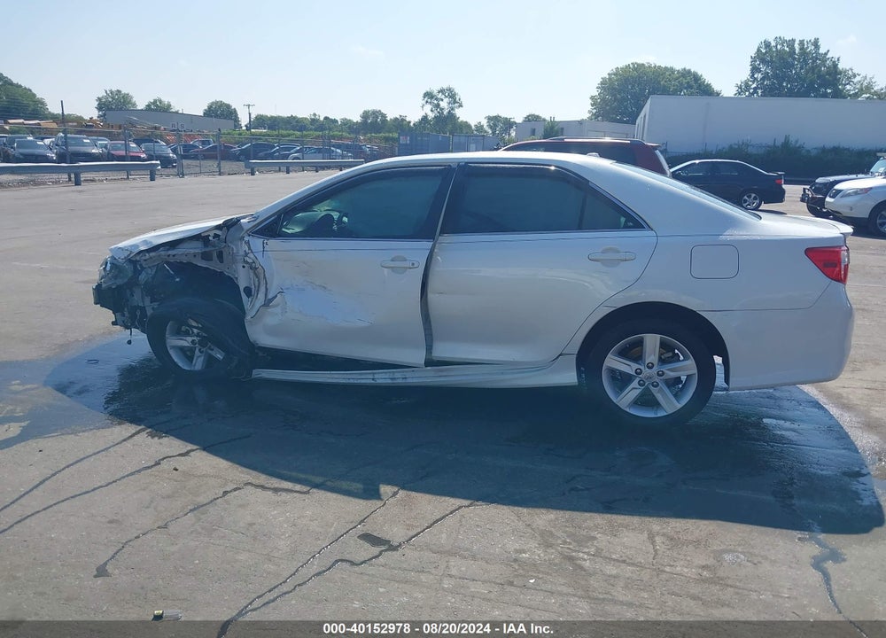 2014 TOYOTA CAMRY SE VIN: 4T1BF1FK6EU833805