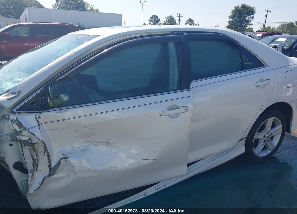 2014 TOYOTA CAMRY SE VIN: 4T1BF1FK6EU833805