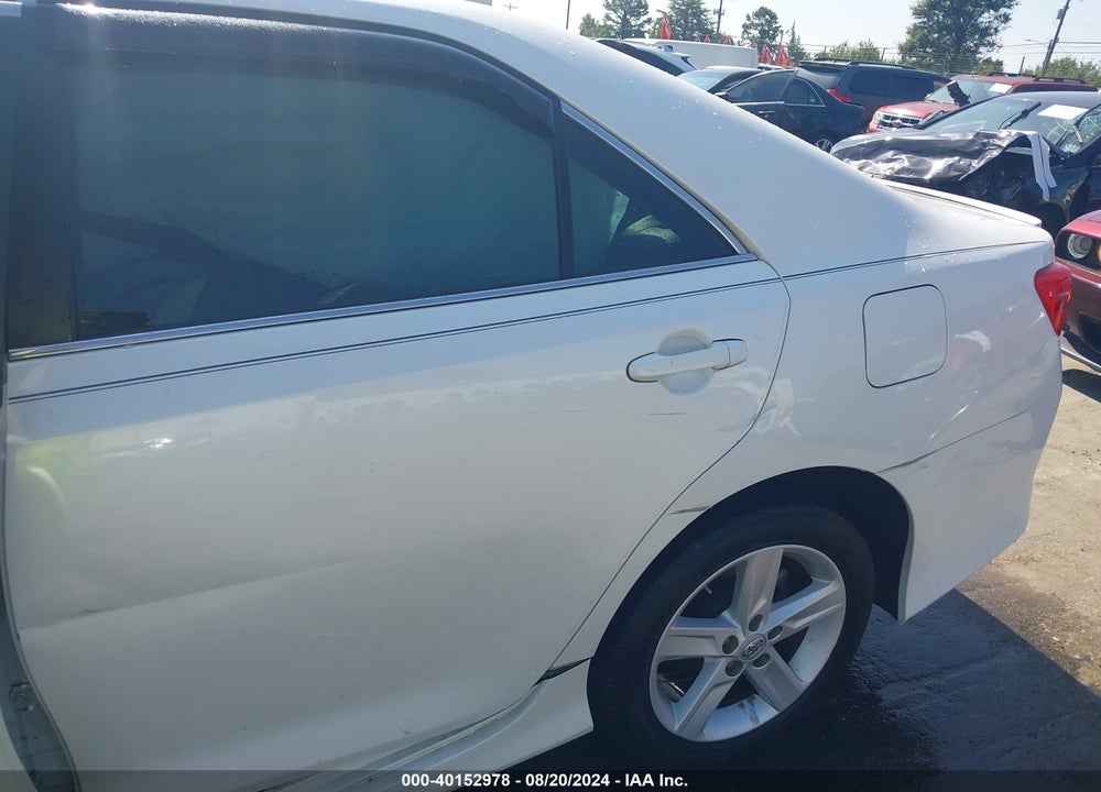 2014 TOYOTA CAMRY SE VIN: 4T1BF1FK6EU833805