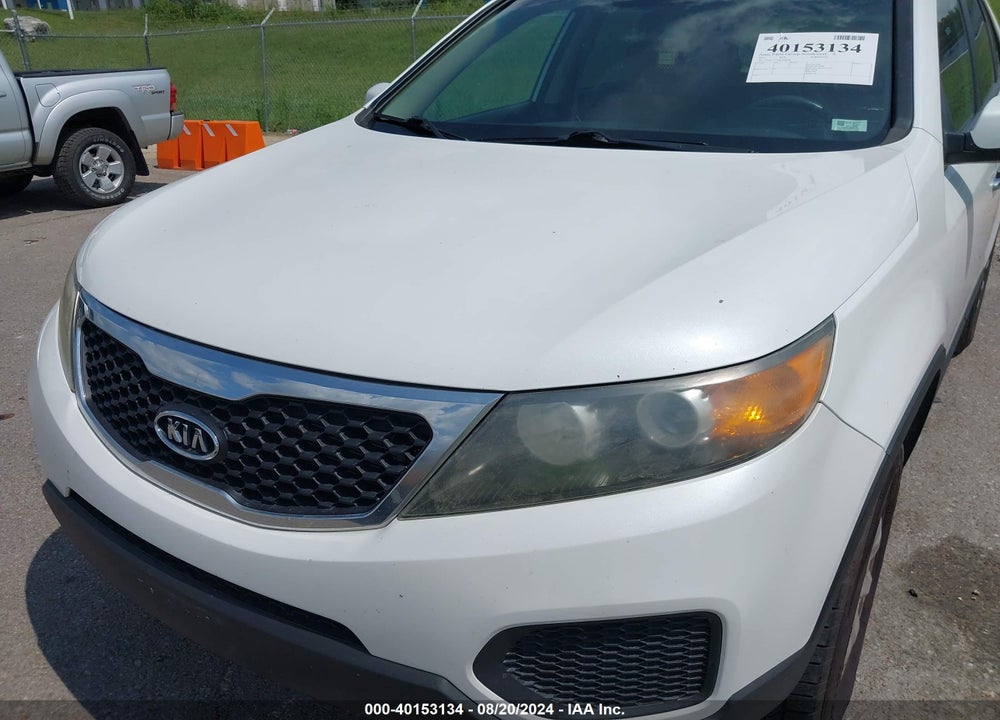 2011 KIA SORENTO LX VIN: 5XYKT3A14BG009158