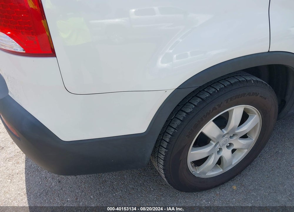 2011 KIA SORENTO LX VIN: 5XYKT3A14BG009158