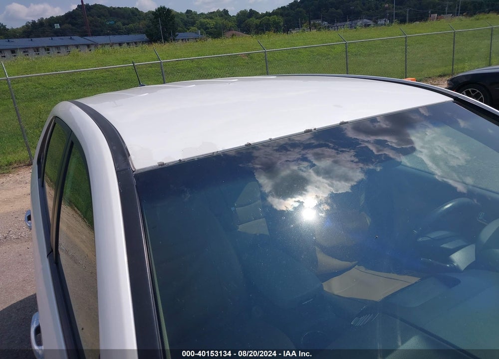 2011 KIA SORENTO LX VIN: 5XYKT3A14BG009158