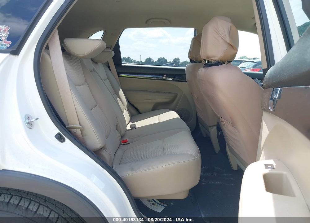 2011 KIA SORENTO LX VIN: 5XYKT3A14BG009158