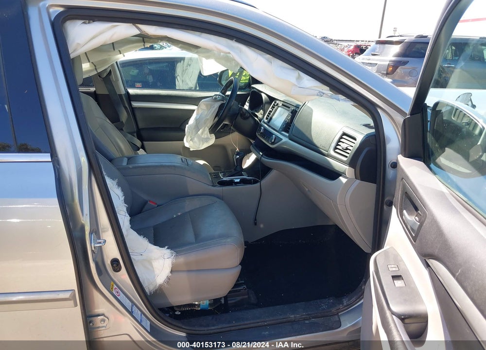2015 TOYOTA HIGHLANDER XLE V6 VIN: 5TDJKRFH9FS214524