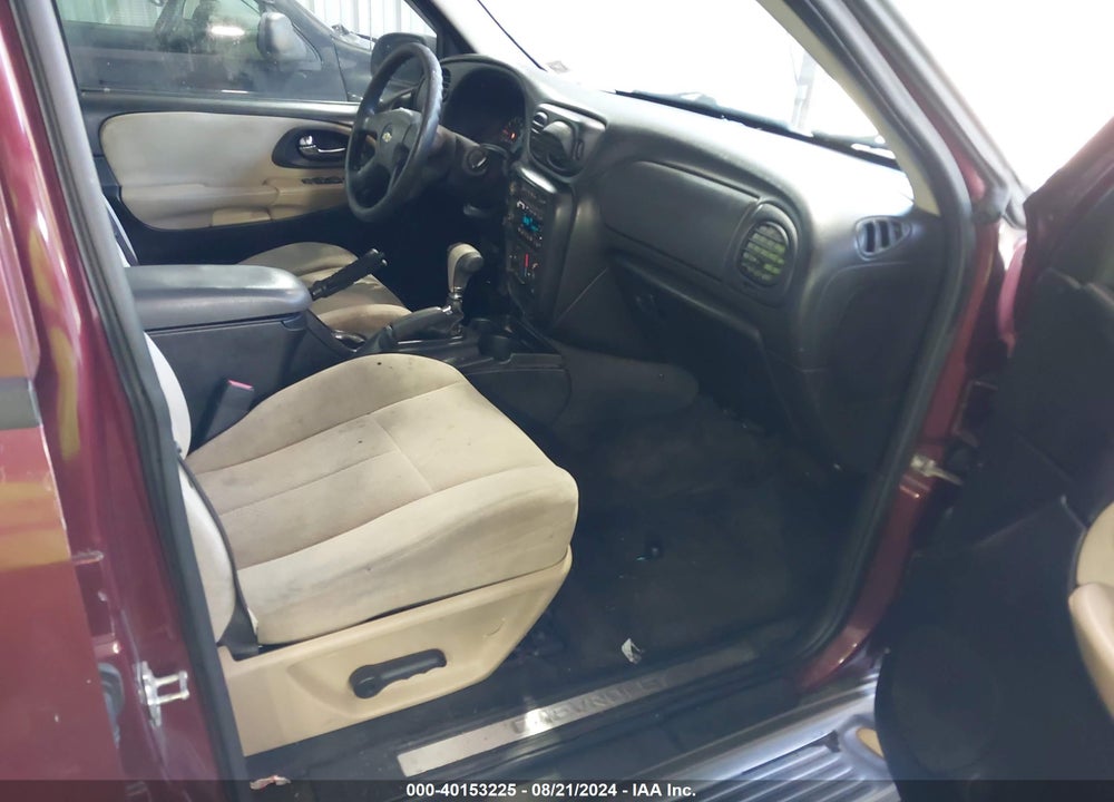 2005 CHEVROLET TRAILBLAZER EXT LT VIN: 1GNES16S956143314
