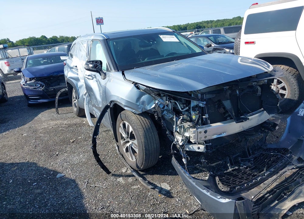 2021 TOYOTA HIGHLANDER XLE VIN: 5TDHZRBHXMS088784