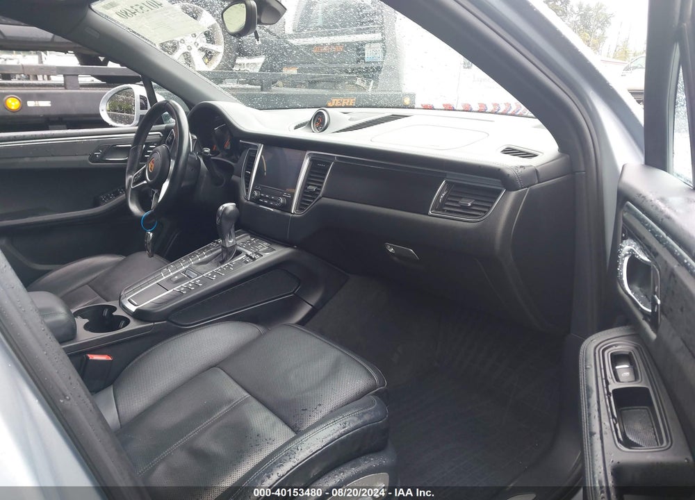 2017 PORSCHE MACAN S VIN: WP1AB2A52HLB13218