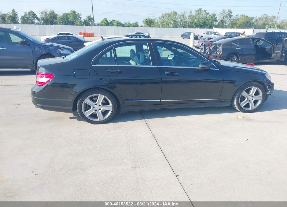 2010 MERCEDES-BENZ C 300 LUXURY/SPORT VIN: WDDGF5EB9AR092135