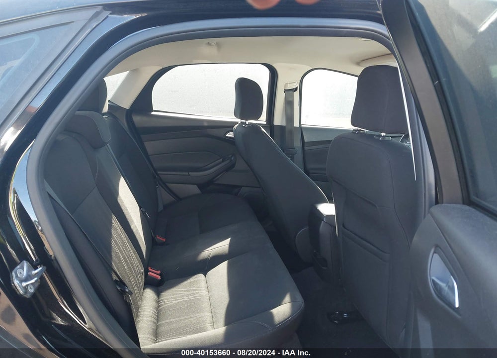 2016 FORD FOCUS SE VIN: 1FADP3F24GL225804