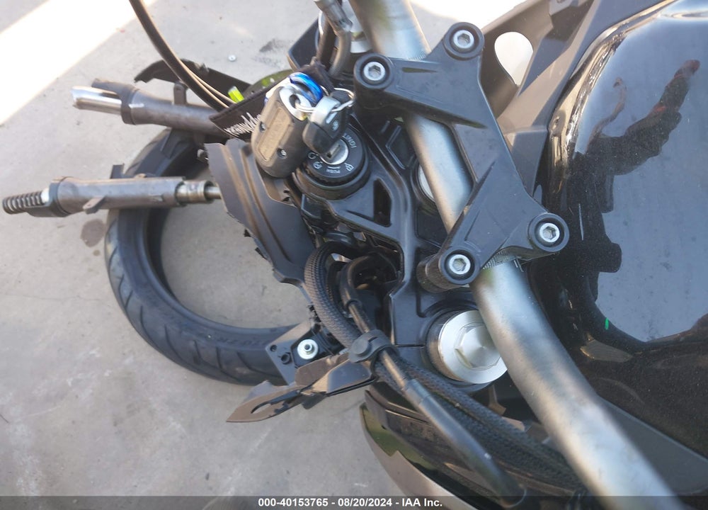2022 CF MOTO 650NK VIN: LCEPEVLB8N6000035
