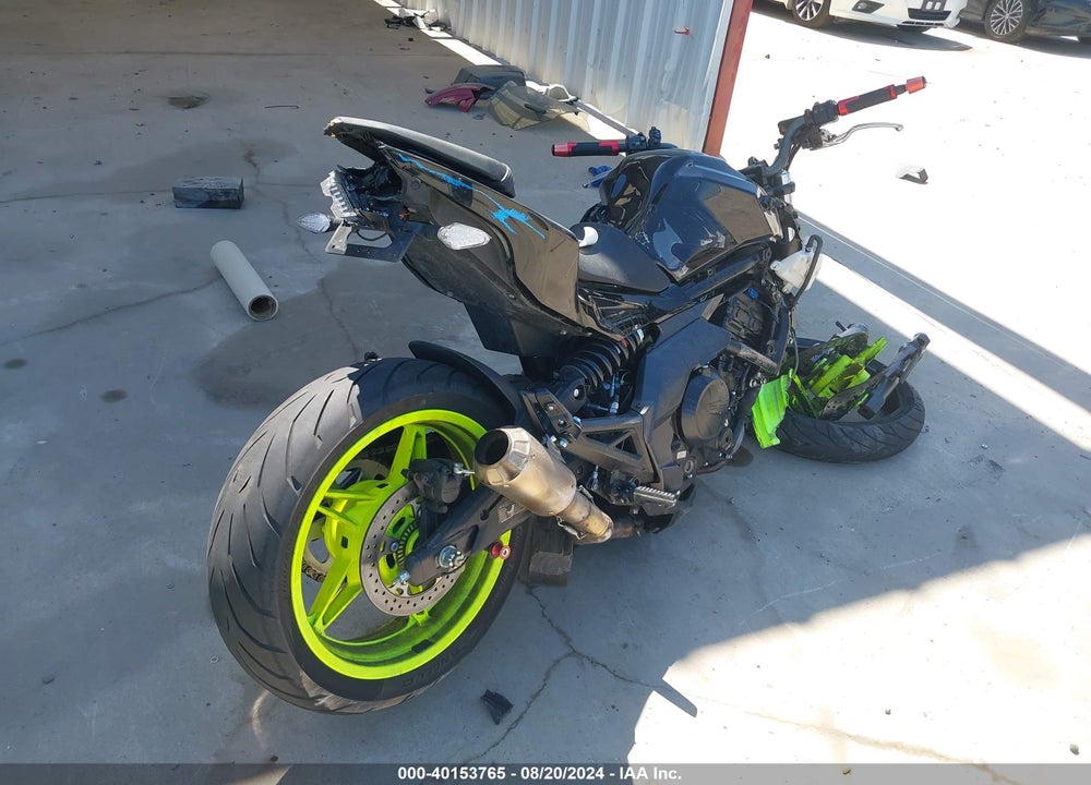 2022 CF MOTO 650NK VIN: LCEPEVLB8N6000035