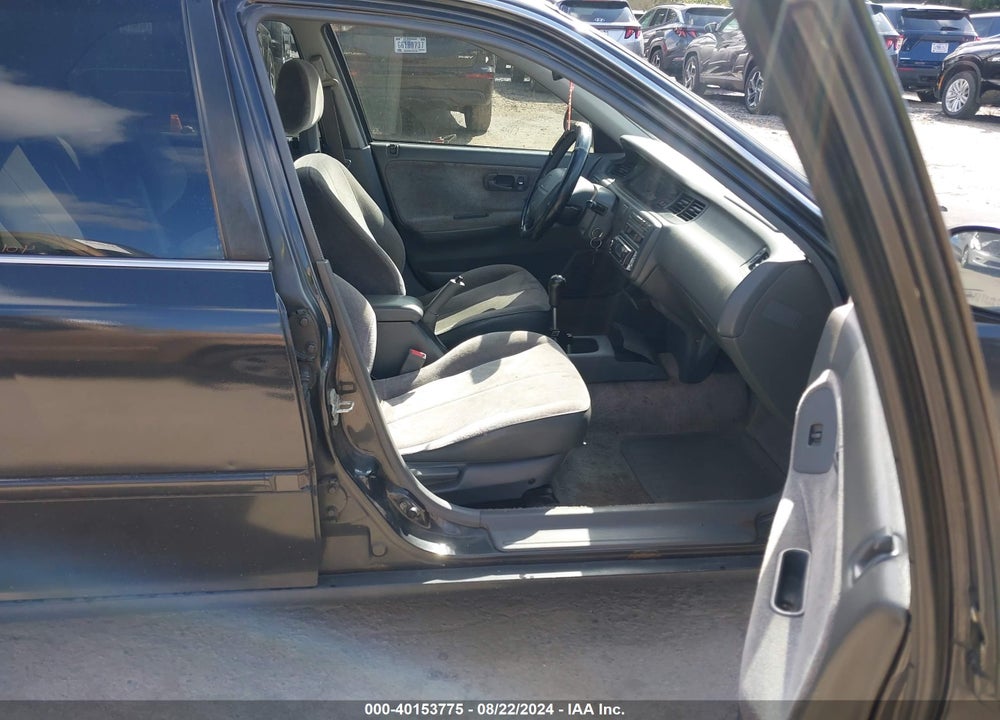 1994 HONDA CIVIC LX VIN: 1HGEG865XRL051652