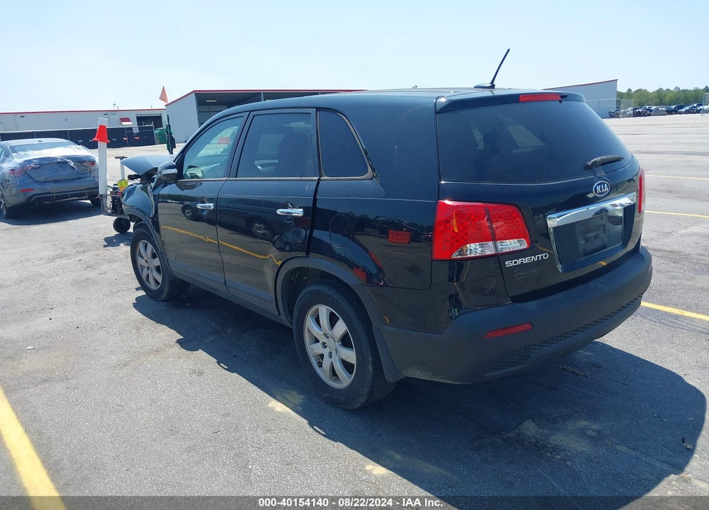2013 KIA SORENTO LX VIN: 5XYKT3A12DG374831
