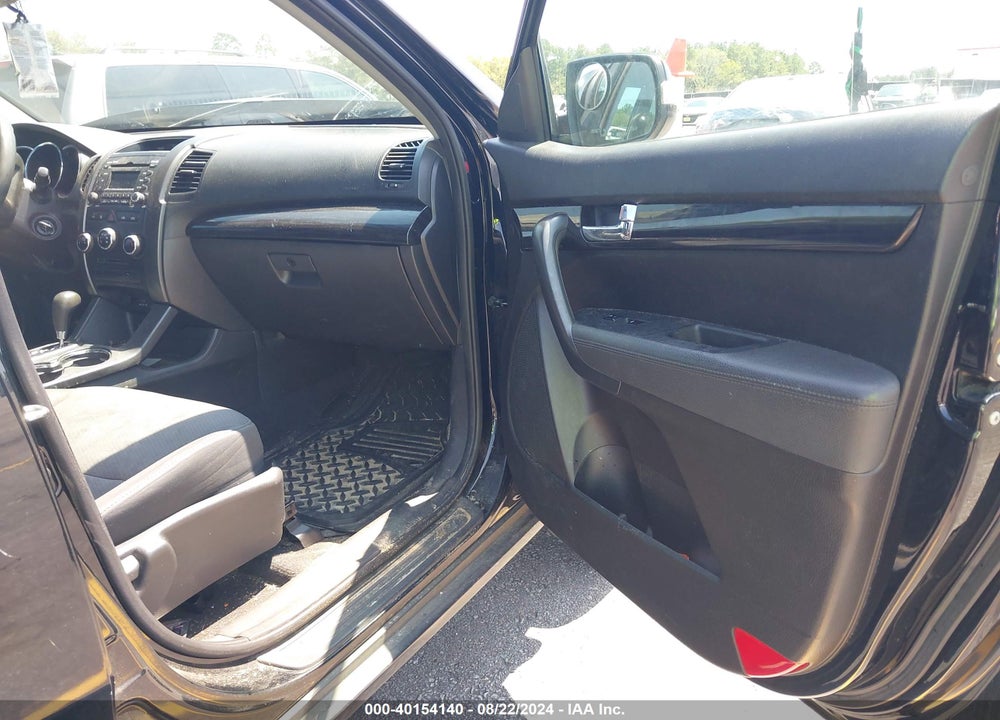 2013 KIA SORENTO LX VIN: 5XYKT3A12DG374831