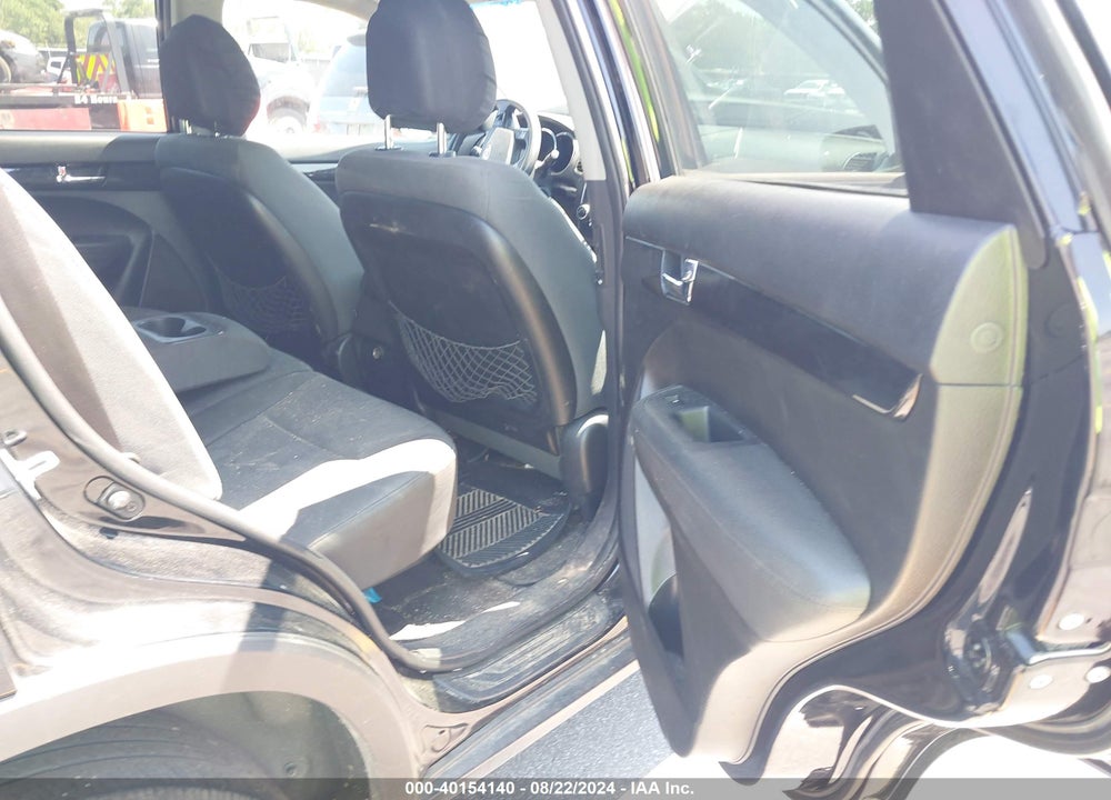 2013 KIA SORENTO LX VIN: 5XYKT3A12DG374831