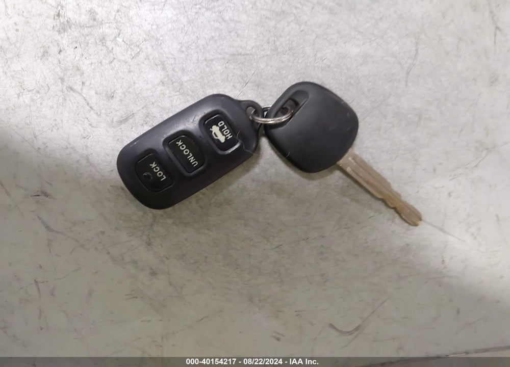 2005 TOYOTA CAMRY XLE VIN: 4T1BE32K55U004812