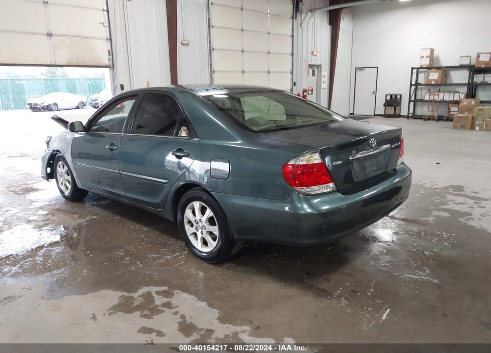 2005 TOYOTA CAMRY XLE VIN: 4T1BE32K55U004812