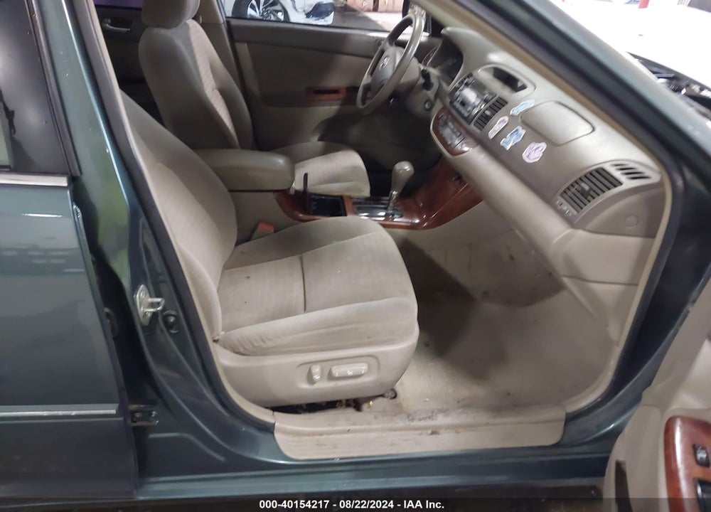 2005 TOYOTA CAMRY XLE VIN: 4T1BE32K55U004812
