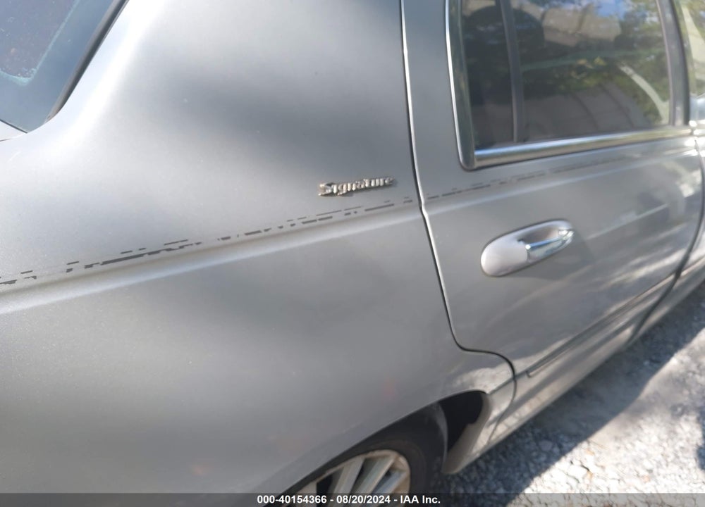 2003 LINCOLN TOWN CAR SIGNATURE VIN: 1LNHM82W33Y626988