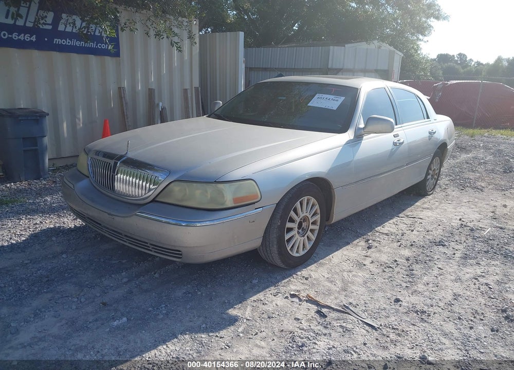 2003 LINCOLN TOWN CAR SIGNATURE VIN: 1LNHM82W33Y626988
