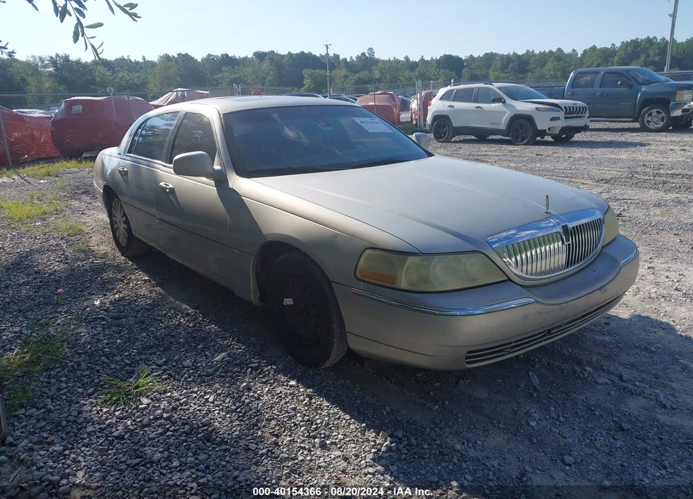 2003 LINCOLN TOWN CAR SIGNATURE VIN: 1LNHM82W33Y626988