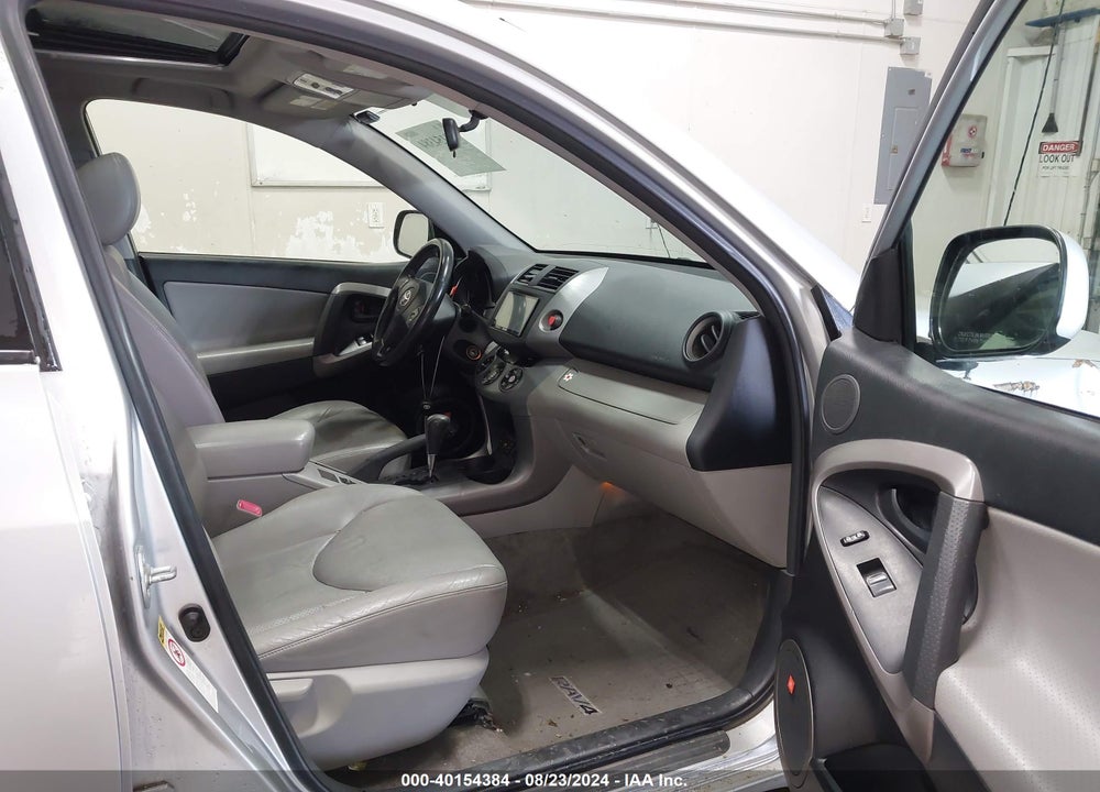 2008 TOYOTA RAV4 LIMITED VIN: JTMBD31V186080197