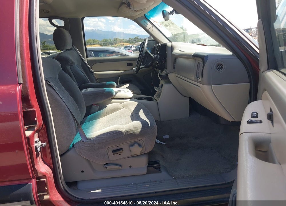 2001 CHEVROLET SUBURBAN 1500 LS VIN: 1GNFK16T81J182545