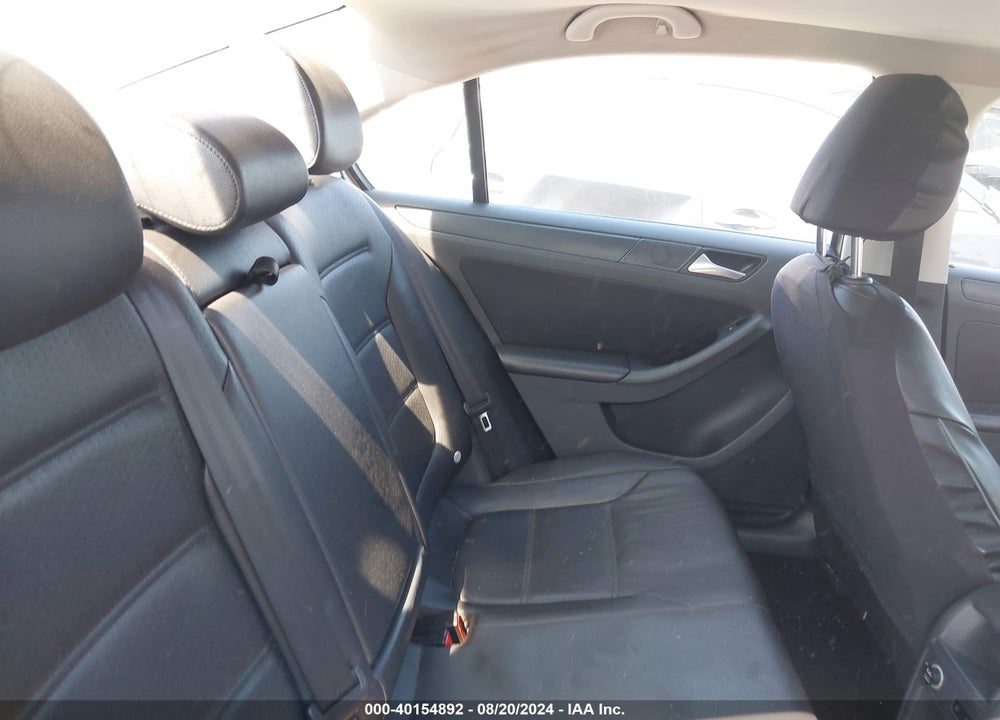 2014 VOLKSWAGEN JETTA 1.8T SE VIN: 3VWD17AJ2EM282786