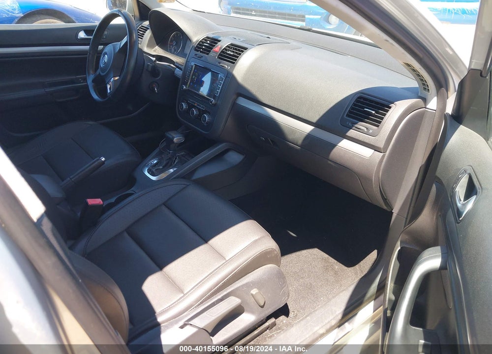 2010 VOLKSWAGEN JETTA LIMITED EDITION VIN: 3VWAZ7AJXAM095477