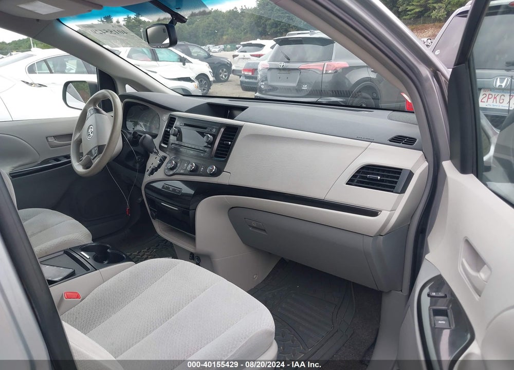 2011 TOYOTA SIENNA LE V6/LE V6 AUTO ACCESS SEAT VIN: 5TDKK3DC5BS121955