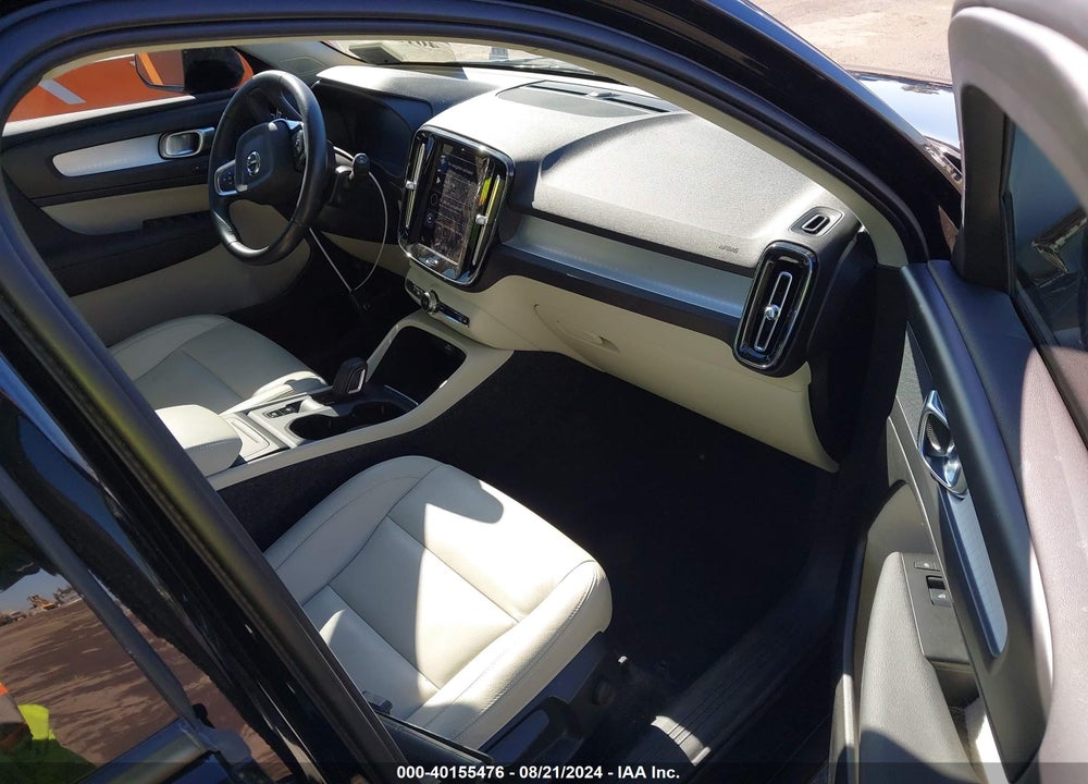 2021 VOLVO XC40 T5 MOMENTUM VIN: YV4162UK9M2532932