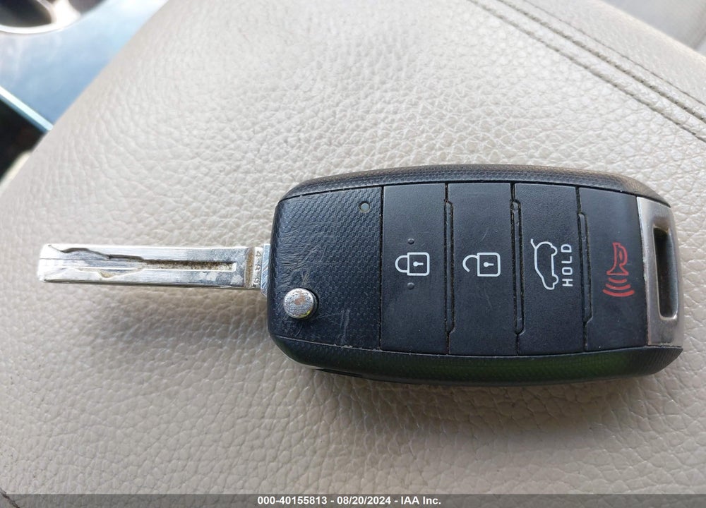2015 KIA SORENTO LX V6 VIN: 5XYKTDA70FG652350