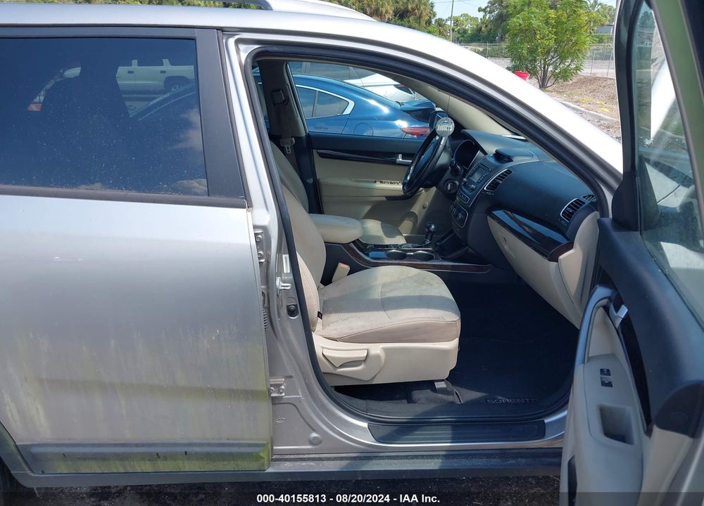 2015 KIA SORENTO LX V6 VIN: 5XYKTDA70FG652350