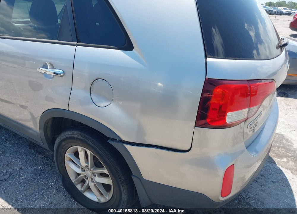 2015 KIA SORENTO LX V6 VIN: 5XYKTDA70FG652350