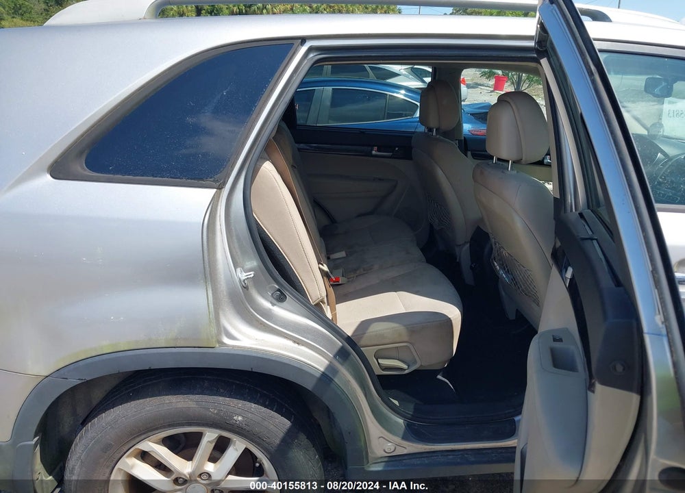 2015 KIA SORENTO LX V6 VIN: 5XYKTDA70FG652350