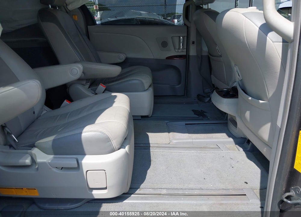 2012 TOYOTA SIENNA LIMITED V6 7 PASSENGER VIN: 5TDYK3DC4CS233920