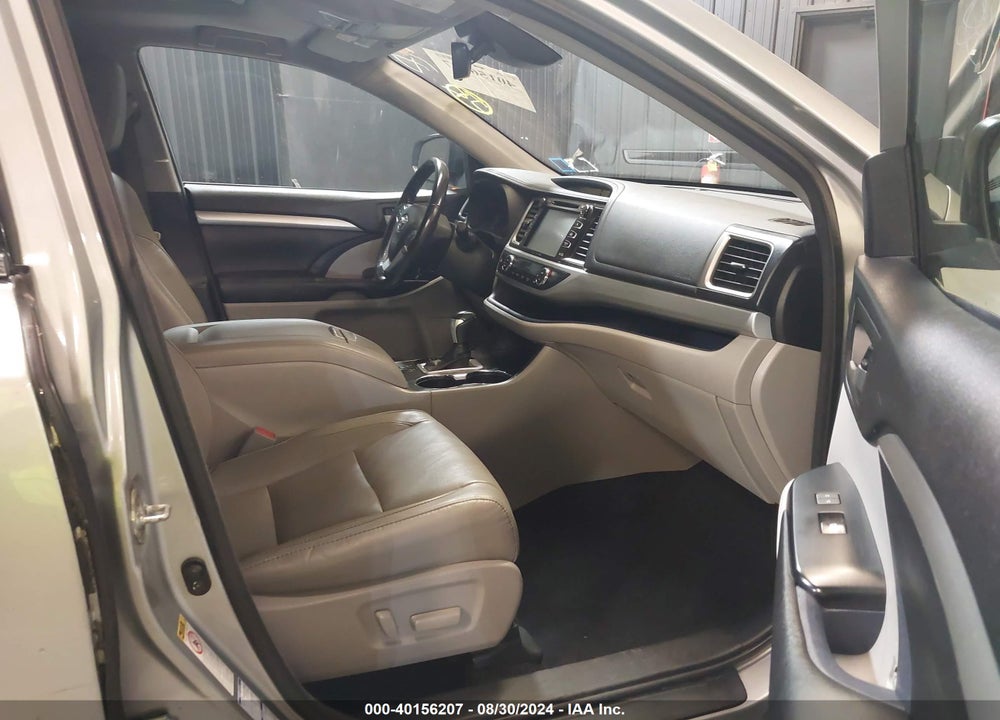 2017 TOYOTA HIGHLANDER XLE VIN: 5TDJZRFH5HS393658