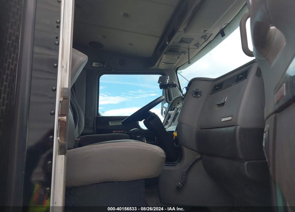 2010 KENWORTH T660 T660 VIN: 3WKAA48XXAF266821