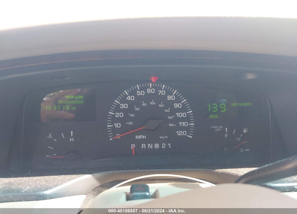 2000 LINCOLN TOWN CAR EXECUTIVE VIN: 1LNHM81W5YY924869